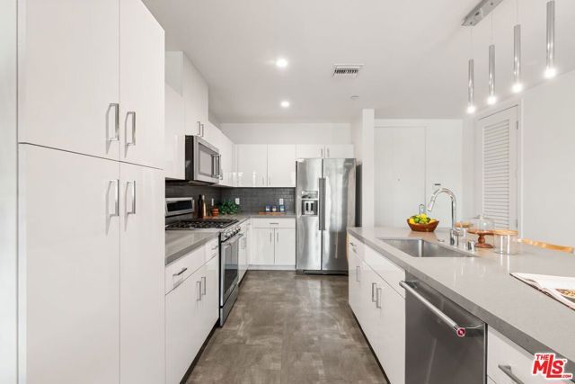 4140 Glencoe Avenue 302, Marina Del Rey, CA 90292