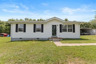 1040 Rebecca Dr, Burns, TN 37029
