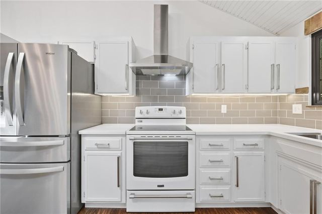 9201 Acuff Lane, Lenexa, KS 66215