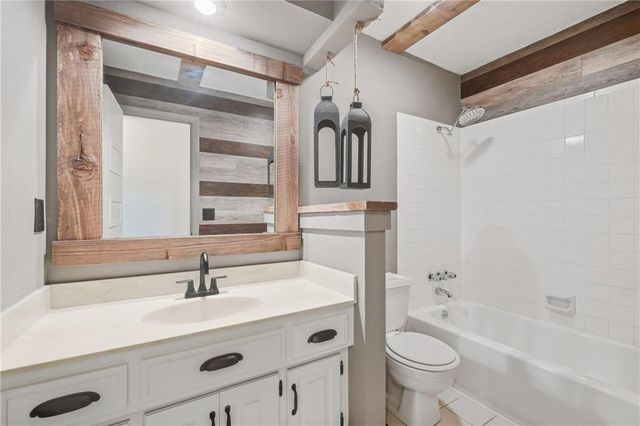 9201 Acuff Lane, Lenexa, KS 66215