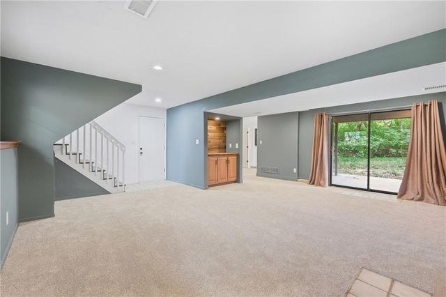 9201 Acuff Lane, Lenexa, KS 66215