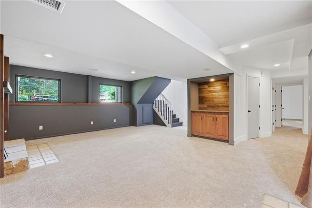 9201 Acuff Lane, Lenexa, KS 66215