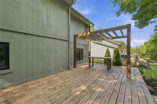 9201 Acuff Lane, Lenexa, KS 66215