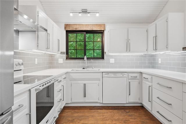 9201 Acuff Lane, Lenexa, KS 66215