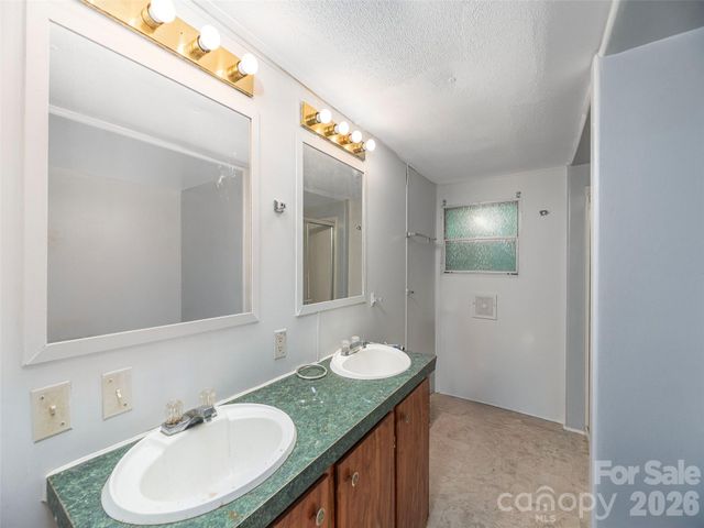 87 Holly Ridge Road, Candler, NC 28715