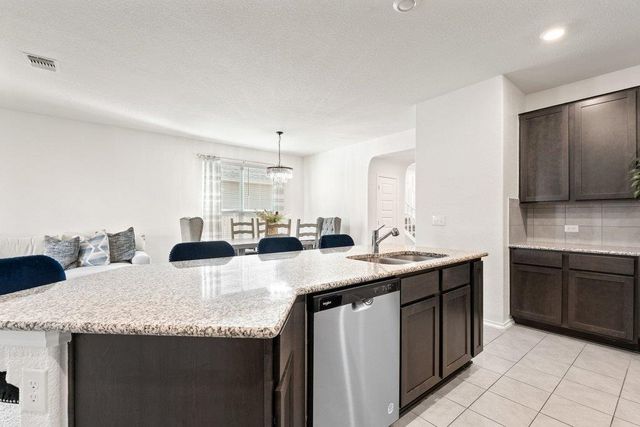 218 Summit DR, Lockhart, TX 78644