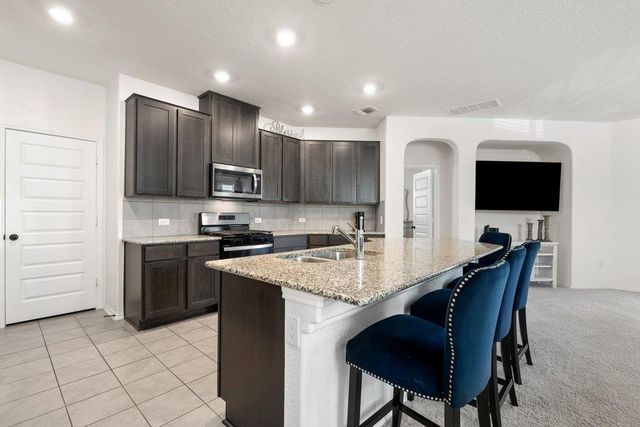 218 Summit DR, Lockhart, TX 78644