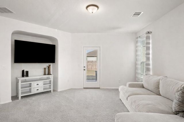 218 Summit DR, Lockhart, TX 78644