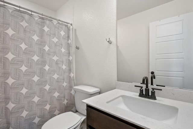 218 Summit DR, Lockhart, TX 78644