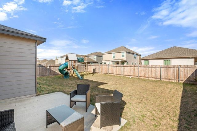218 Summit DR, Lockhart, TX 78644