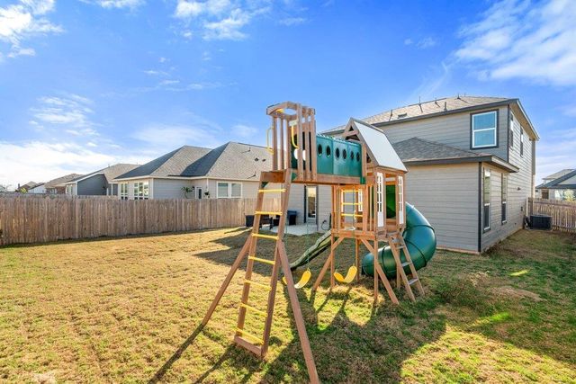 218 Summit DR, Lockhart, TX 78644