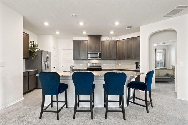 218 Summit DR, Lockhart, TX 78644