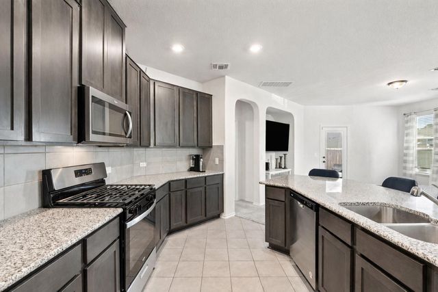 218 Summit DR, Lockhart, TX 78644