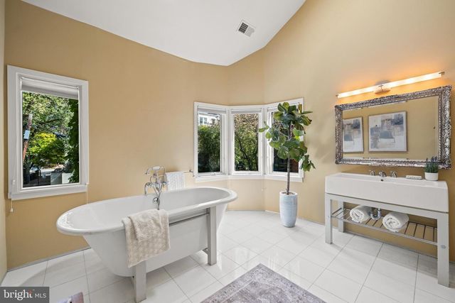 2319 BANCROFT PL NW, Washington, DC 20008