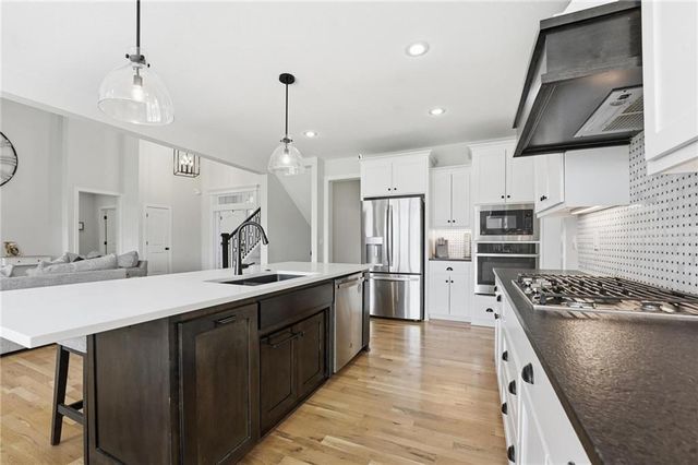 15305 W 172nd Place, Olathe, KS 66062