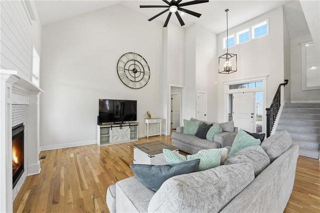 15305 W 172nd Place, Olathe, KS 66062