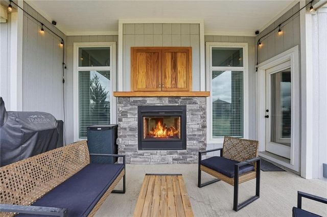 15305 W 172nd Place, Olathe, KS 66062