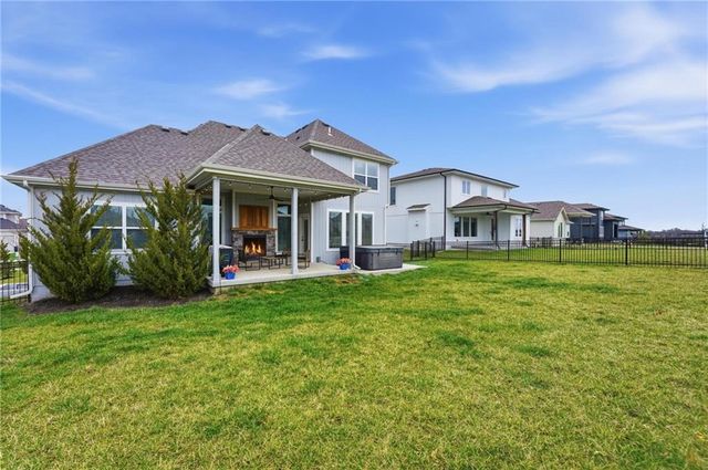 15305 W 172nd Place, Olathe, KS 66062