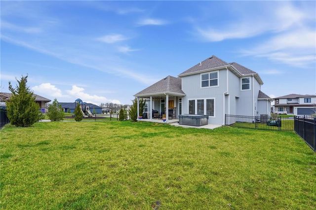 15305 W 172nd Place, Olathe, KS 66062