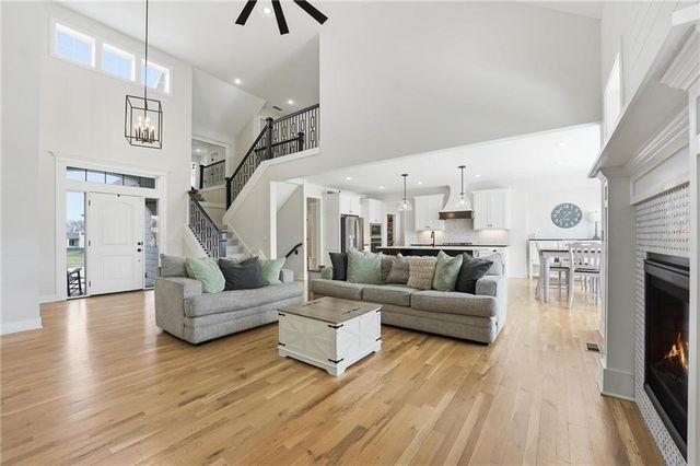 15305 W 172nd Place, Olathe, KS 66062