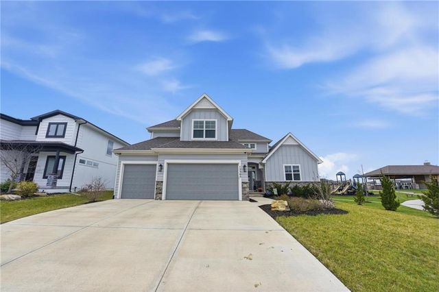 15305 W 172nd Place, Olathe, KS 66062