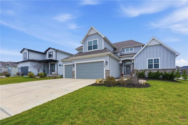 15305 W 172nd Place, Olathe, KS 66062
