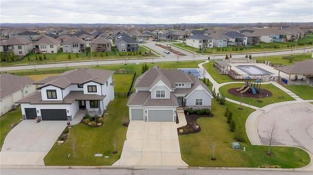 15305 W 172nd Place, Olathe, KS 66062