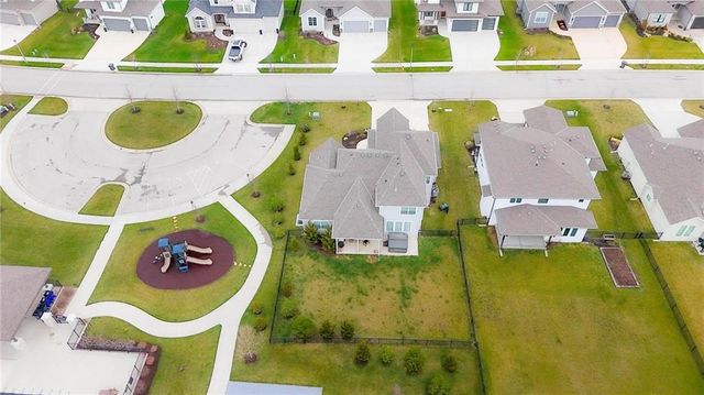 15305 W 172nd Place, Olathe, KS 66062