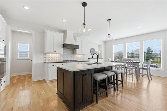 15305 W 172nd Place, Olathe, KS 66062