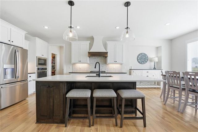 15305 W 172nd Place, Olathe, KS 66062