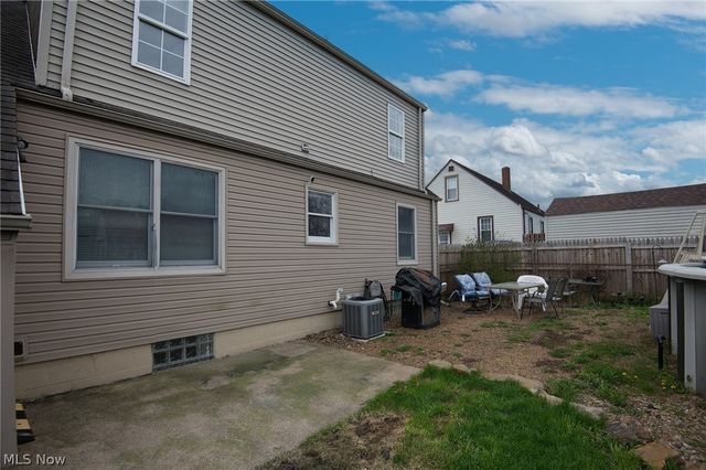 107 Renee Drive, Struthers, OH 44471