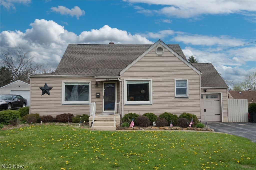 107 Renee Drive, Struthers, OH 44471