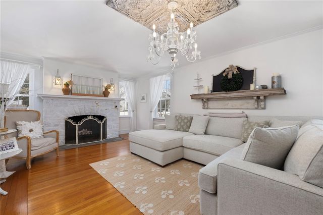 34 North Country Club Drive, Warwick, RI 02888