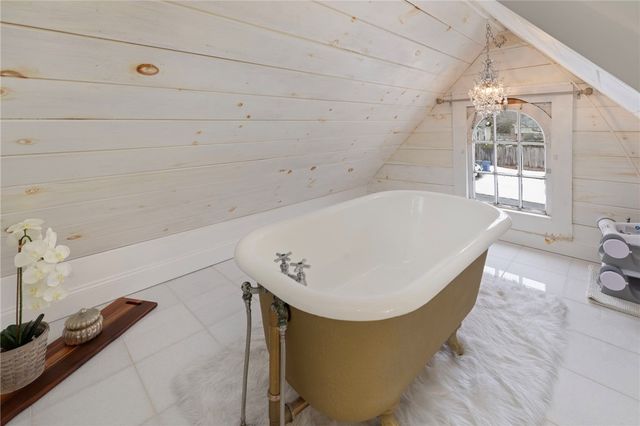 34 North Country Club Drive, Warwick, RI 02888