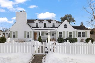 34 North Country Club Drive, Warwick, RI 02888