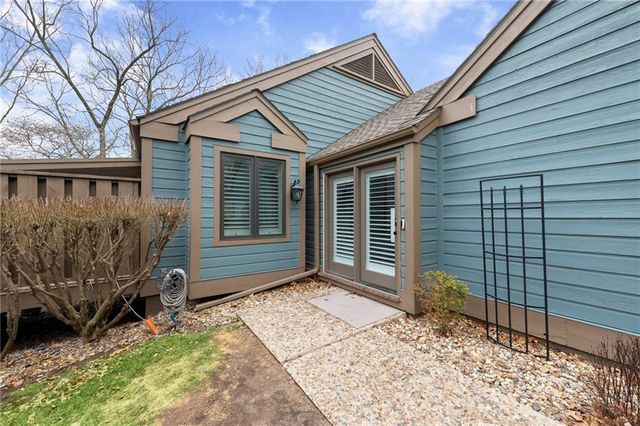 318 Lakeside Drive, Liberty, MO 64068