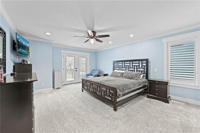 318 Lakeside Drive, Liberty, MO 64068