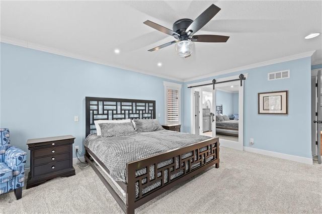 318 Lakeside Drive, Liberty, MO 64068