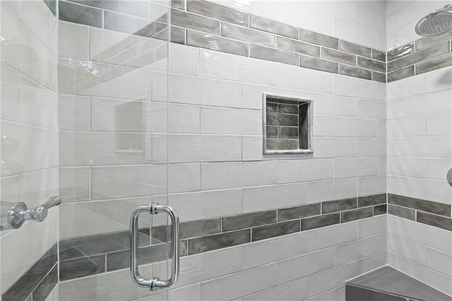 318 Lakeside Drive, Liberty, MO 64068