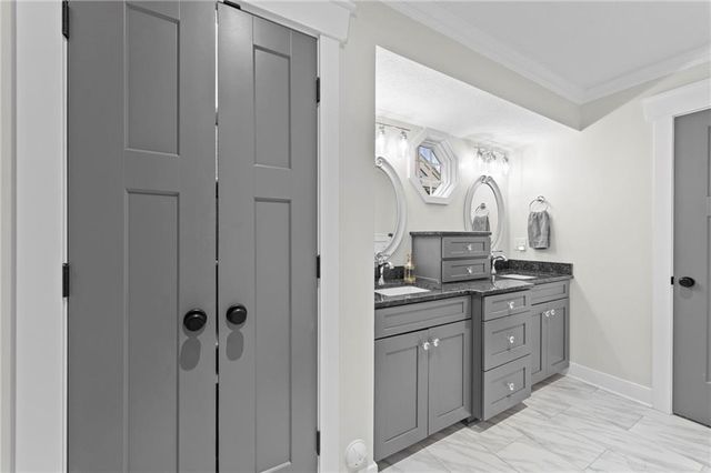 318 Lakeside Drive, Liberty, MO 64068