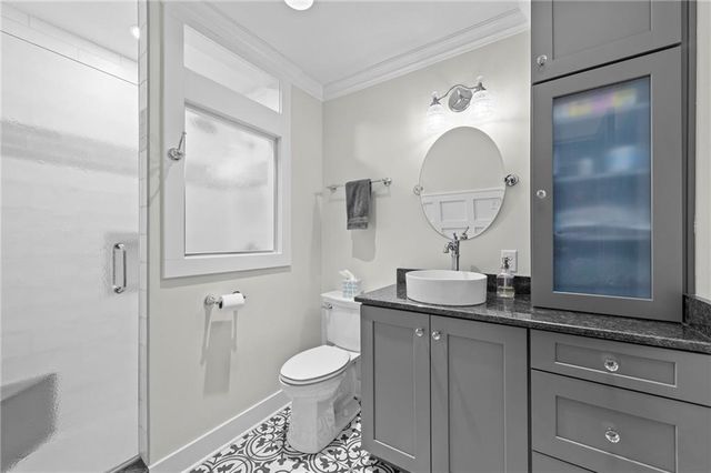 318 Lakeside Drive, Liberty, MO 64068