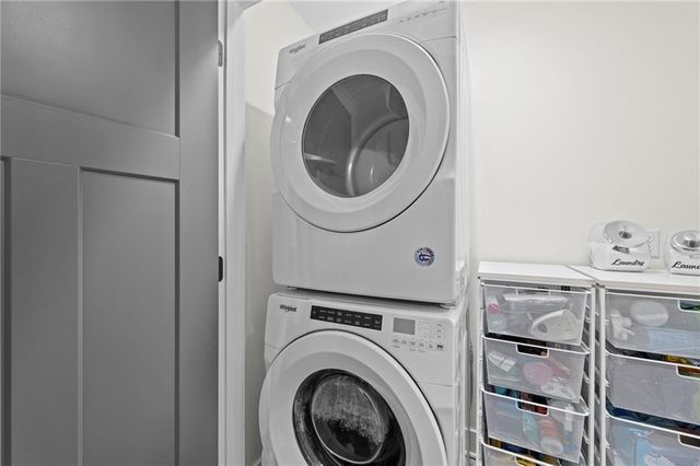 318 Lakeside Drive, Liberty, MO 64068