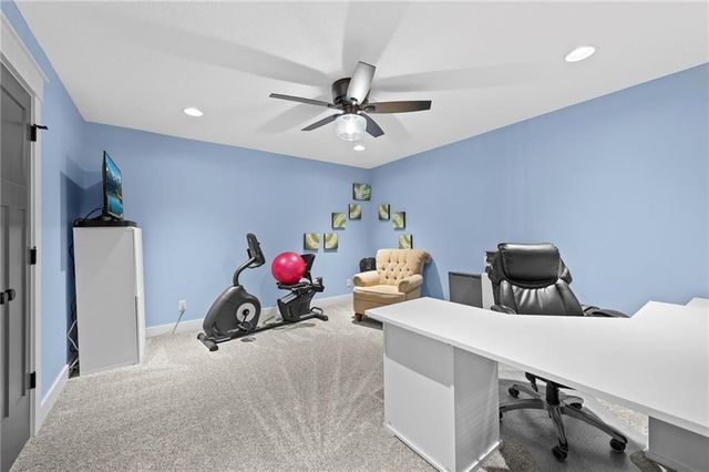 318 Lakeside Drive, Liberty, MO 64068