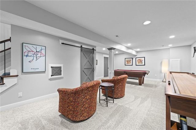 318 Lakeside Drive, Liberty, MO 64068