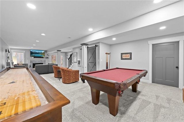 318 Lakeside Drive, Liberty, MO 64068