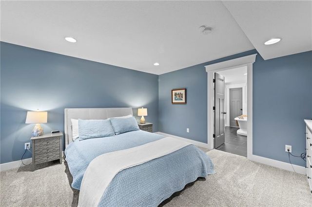 318 Lakeside Drive, Liberty, MO 64068