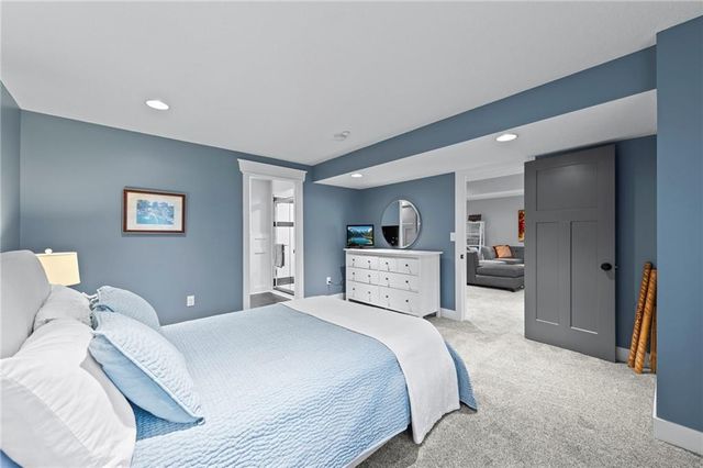 318 Lakeside Drive, Liberty, MO 64068