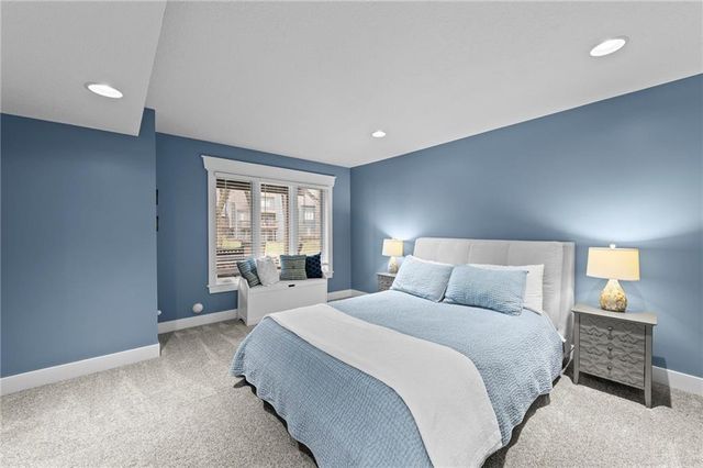 318 Lakeside Drive, Liberty, MO 64068