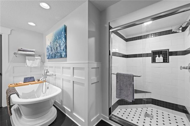 318 Lakeside Drive, Liberty, MO 64068