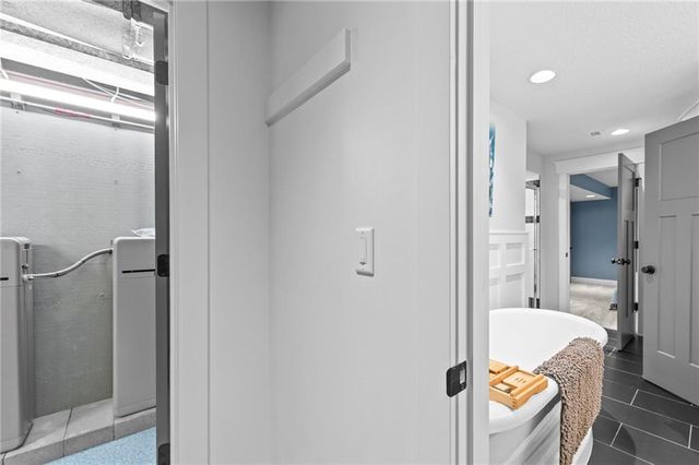 318 Lakeside Drive, Liberty, MO 64068